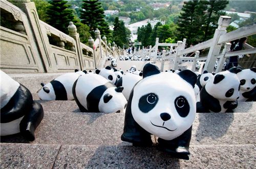 1600 Pandas climbing up the stairs to the Big Buddha