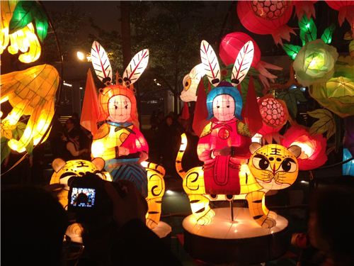Chinese heroes riding on tigers that they fought before