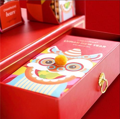 Beautiful red pockets!