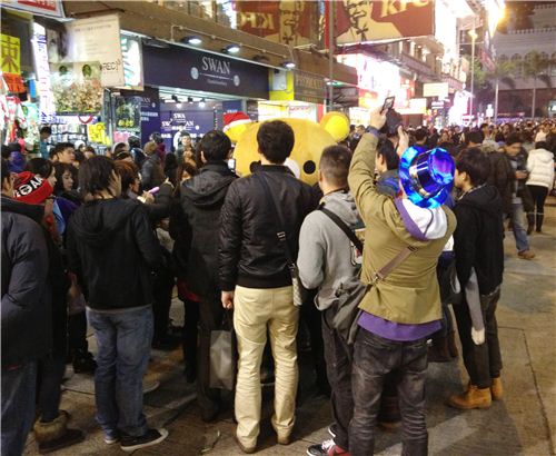 The bear was surrounded by lots of people, but you could already see him from far away