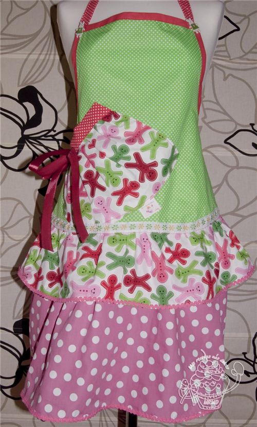 The Spanish blogger Lydia sews many of her aprons with our fabrics - We love this Christmas version
