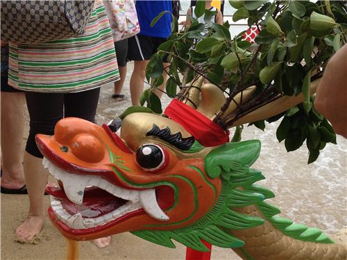 A dragon head on one of the boats