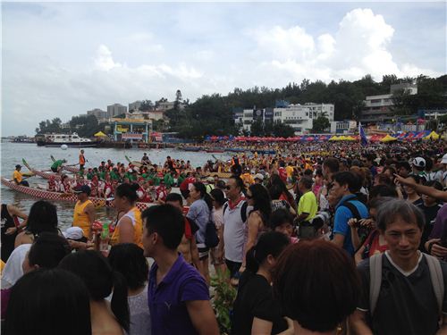 The Beach at this venue was totally crowded with spectators