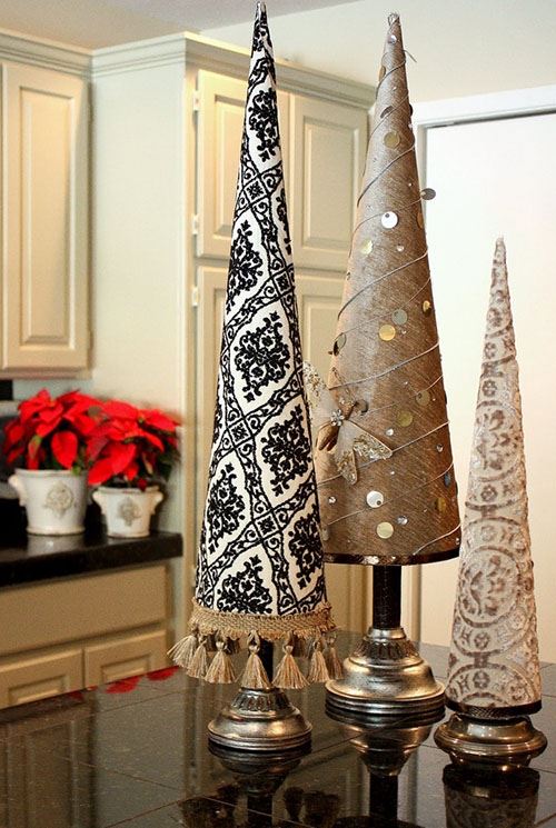 A stunning Christmas tree with a fabric wrapping, image courtesy of Buzzfeed