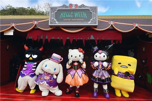 They look awesome in their costumes! Image courtesy of Ocean Park, Hong Kong