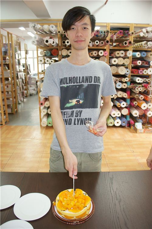 It is Hos birthday so he gets a cake