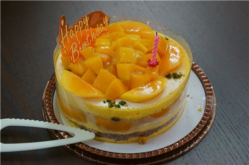 The mango cake was really fruity, it looked like they used a whole mango to make it
