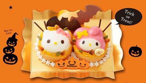 This cute Hello Kitty Halloween cake is surely the sweetest pumpkin of the year. 