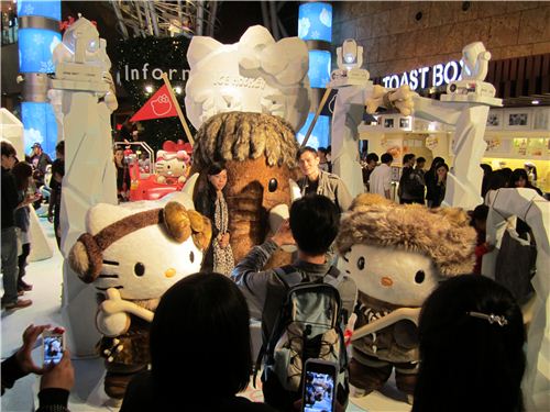People pose with Hello Kitty and mammut for pictures