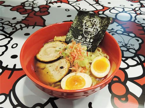 Every ramen soup is served with a Hello Kitty seaweed, picture from U-Tavel Hong Kong