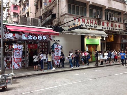 long lines in front of the restaurant, picture from Ramen Iroha