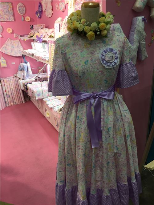 What a cute dress!