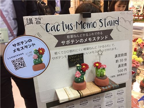 You can use clay to make memo stands!
