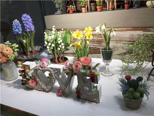 These clay flowers are so intricate!