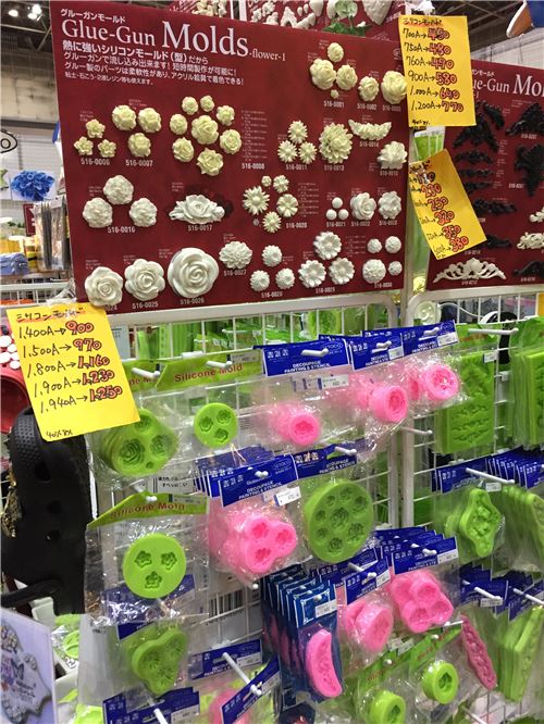 These molds help you make all sorts of clay shapes!