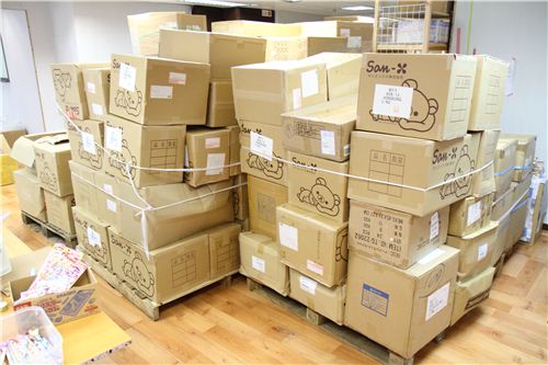 We received 2 tons of products in more than 200 boxes