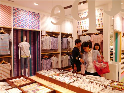 Masking tapes and shirts - a wonderful combinaltion at Uniqlo Ginza in Tokyo