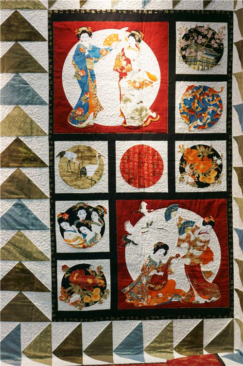 We saw pretty Asia designs on lots of quilts
