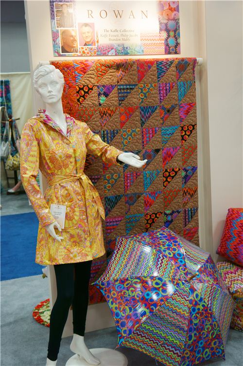 We have seen lots of raincoats already made with laminate waterproof fabric, but never an umbrella. We loved it!