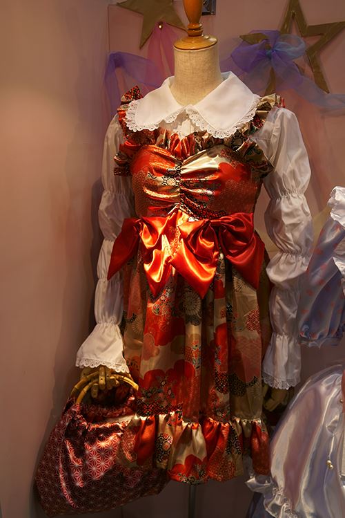 The shiny fabric really makes this item stand out