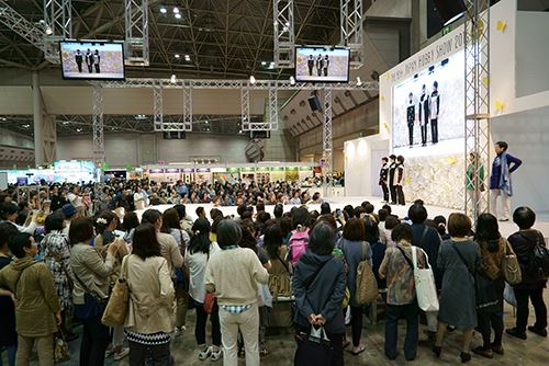 Get ready for a fashion show!