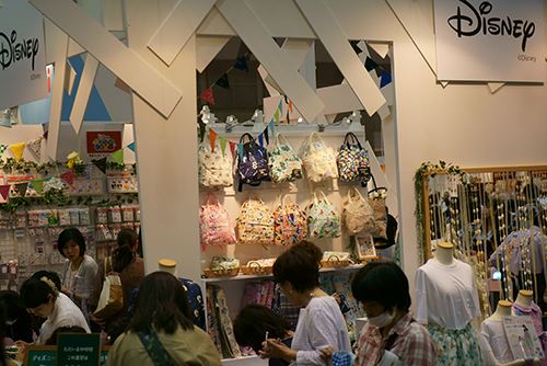 Check out those adorable bags!