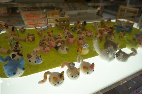 kawaii little felt cats