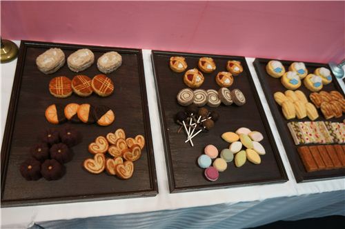 More cookies and sweets made from felt
