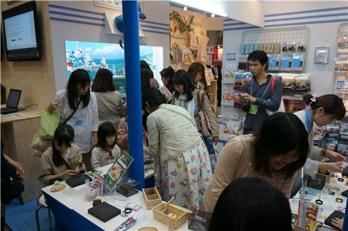 At some booths you could craft your own felt item
