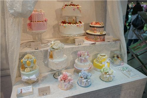 The cakes look incredibly real