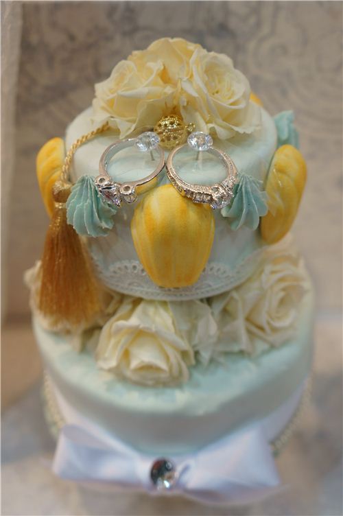 Great idea to use the clay cake as a ring holder