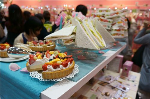 Clay sandwiches and clay cakes