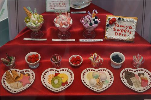 These fruits and ice cream cones look so realistic