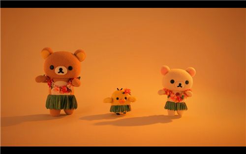 In this movie Rilakkuma, Korilakkuma and Kiiroitori are hula dancing