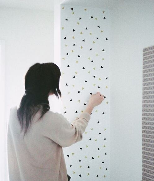 Cute and classy wall art! Image from treasuresandtravelsblog.com