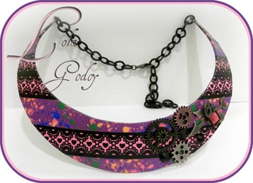 Redecora Te con Lola Godoy showed a great DIY necklace makeover with Washi tape