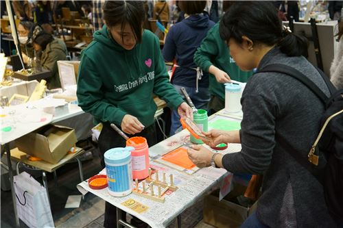 More DIY crafting taking place