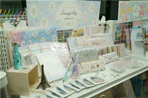 So many kawaii items to look at!