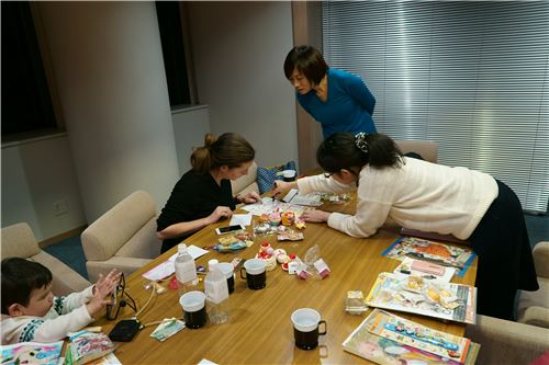 Sandra speaks to the supplier regarding squishies