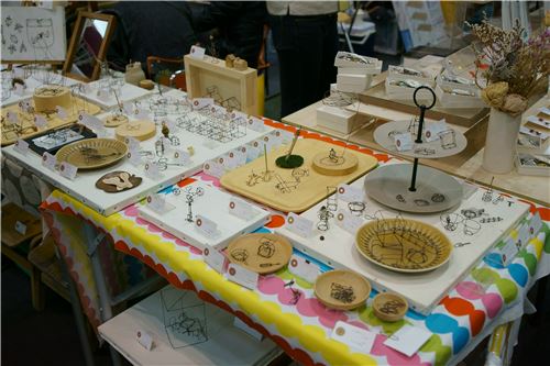 Miniature items made of wires
