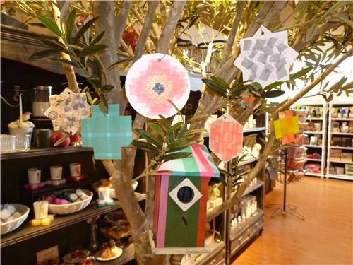 Incredible: Why not decorate a bird house with Washi Tape?